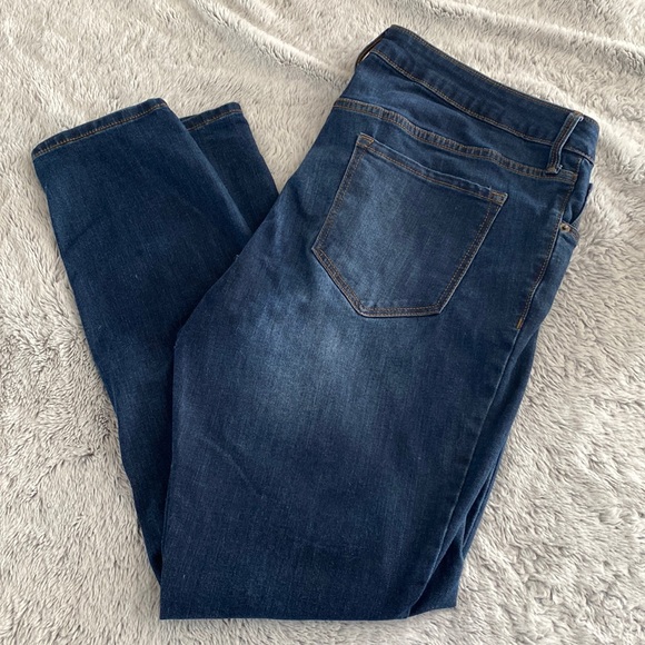 Old Navy Denim - EUC Old Navy Mid-Rise Rockstar Super Skinny Jeans for Women
